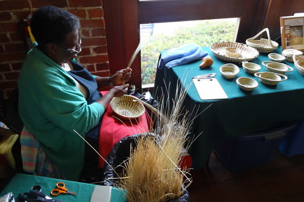 Gullah culture. Sweet Grass basket maker in Charleston. South Carolina by denisbin is licensed under CC BY-ND 2.0