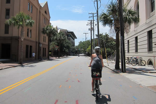 Charleston, South Carolina by bike,  by Seth W. is licensed under CC BY-SA 2.0